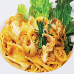 สปาเก็ตตี้ผัดพริกแกงปลาหมึก