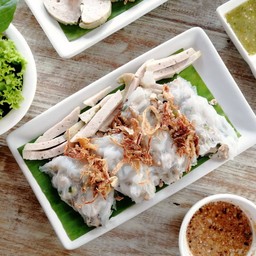 ข้าวเกรียบปากหม้อ (Rolled Rice Pancake with chopped pork)