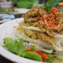 ขนมจีนหมูผัดไซง่อน