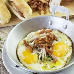 ไข่กะทะ (Pan Fried Eggs)