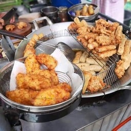 เต้าหู้ทอด เผือกทอด หัวไช้เถ้าทอด ข้าวโพดทอด ปอเปี๊ยะทอด