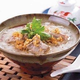 ข้าวต้มกระดูกหมู(รอบนี้เป็นกระดูกซี่โครงชิ้นใหญ่คะ)