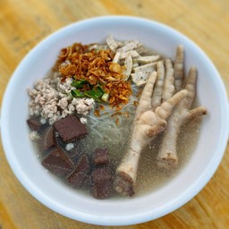 ก๋วยจั๊บญวนร้านประจำ ร้านทรีบาร์คาเฟ่