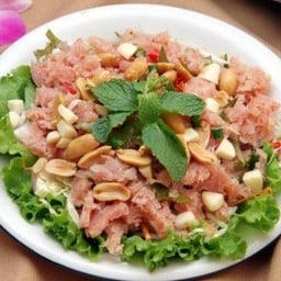 ยำแหนมสดใบมะยม