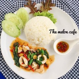 ข้าวผัดกระเพราปลาหมึก