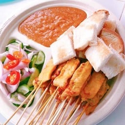ก๋วยเตี๋ยวเรือ (หญิงปรางค์เตี๋ยวเรือรสเด็ด)
