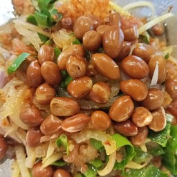 ยำแหนม ข้าวทอด