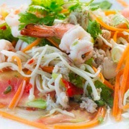 ยำเข็ดเข็มทองรวมมิตร+เส้นแก้ว