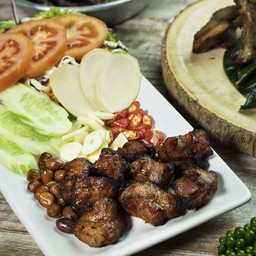 แหนมซี่โครง (Deep-fried fermented pork ribs)