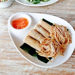 ปอเปี๊ยะเผือกทอด (Taro Egg Rolls)