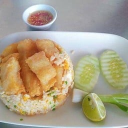ข้าวผัดปลา