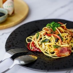 สปาเก็ตตี้ผัดเบคอนพริกแห้ง