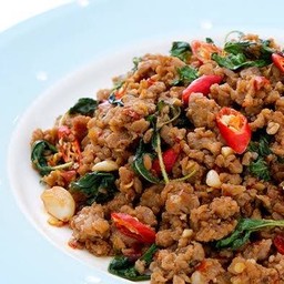 กระเพราหมู กับข้าว