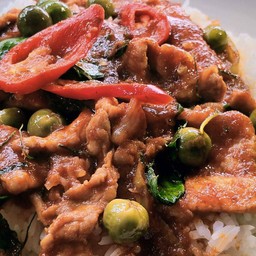 พะแนงไก่ราดข้าว