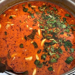 ต้มยำข่าไก่