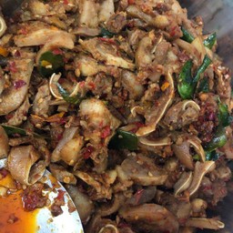 หัวหมูผัดพริกแกง