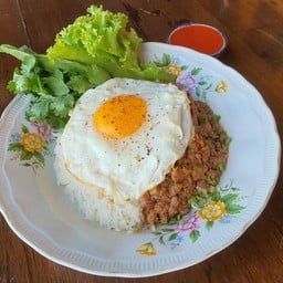ข้าวหน้าไข่ดาวทรงเครื่อง หมูสับและเห็ดฟาง