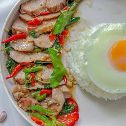 ข้าวผัดกะเพราคอหมูย่าง