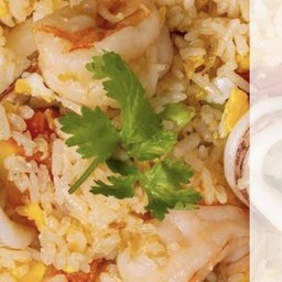 ข้าวผัดทะเลจานใหญ่