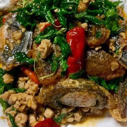 ผัดกะเพราไข่เยี่ยวม้ากะเพรากรอบ(เป็นกับข้าว)