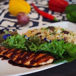 ข้าวผัดธัญพืช+แซลมอนย่างซอสเทอริยากิ