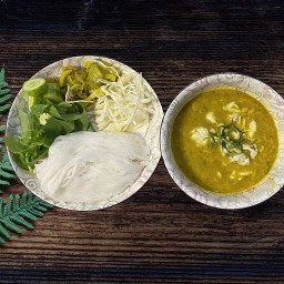 ขนมจีน ลูกชิ้นหมูจ๋า