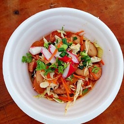 ยำลูกชิ้นทอด