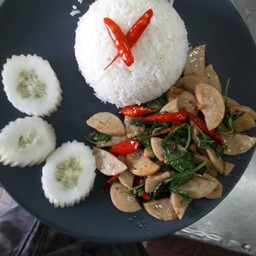 ข้าวกะเพราหมูยอ