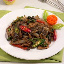 ก๋วยเตี๋ยวเซี่ยงไฮ้ผัดพริกไทยดำ
