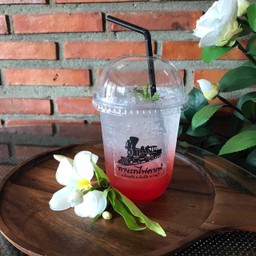 สตอเบอร์รี่โซดา