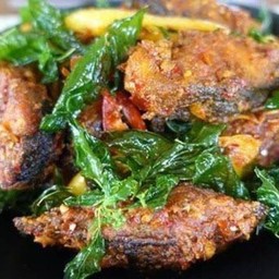 ผัดพริกแกงปลาดุก กับข้าว