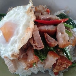 คะน้าหมูกรอบ