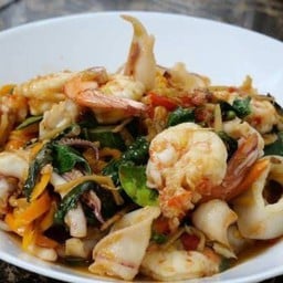 ผัดฉ่าทะเล กับข้าว