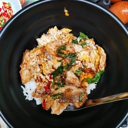 ข้าวไข่คั่วหมู