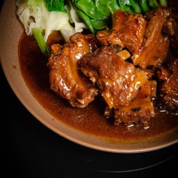 ข้าวซี่โครงหมูตุ๋น