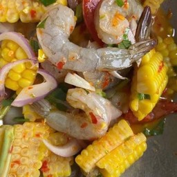 ยำข้าวโพดกุ้งสด