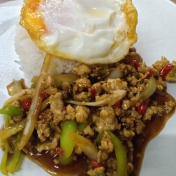 ผัดพริกสดหมูสับราดข้าว