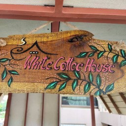 White Coffee House บ้านกาแฟสีขาว