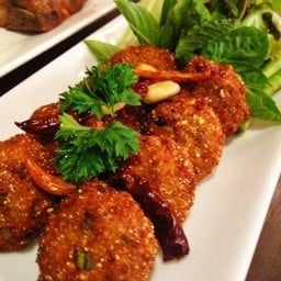 ลาบหมูทอด