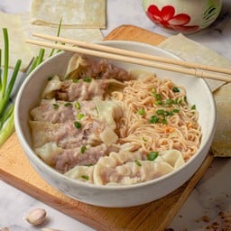 มาม่าเกี๊ยวหมูน้ำใส