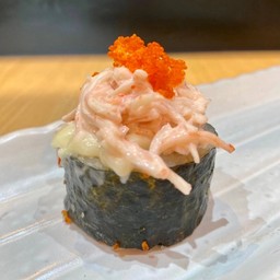 โรลโนริ ยำสลัดปูอัด โรยไข่กุ้งส้ม