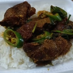 เครื่องแกงปลาดุกทอดราดข้าว