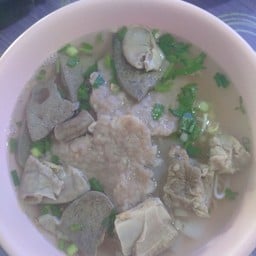 เส้นใหญ่น้ำใส