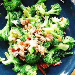 ผัดบร็อคโคลี่ผัดปลาเค็ม