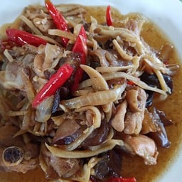 ไก่ผัดขิง