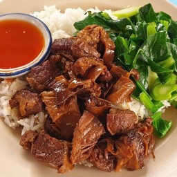 ข้าวหมูตุ๋น กับคะน้า+ซอสพริก