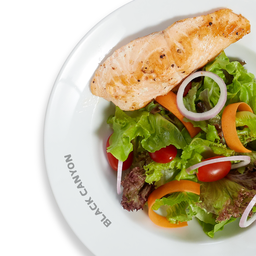 สลัดแซลมอนย่าง