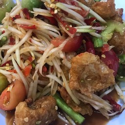 ตำปูปลาร้าใส่แค๊ปหมู