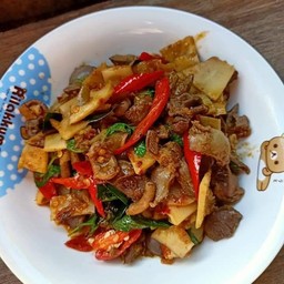 แกงหมูคั่วหน่อไม้