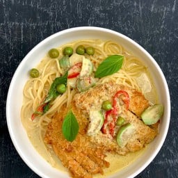 สปาเก็ตตี้แกงเขียวหวาน หมูทอด